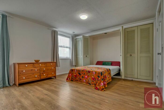 1 Bedroom Flat To Rent In Verulam Court, West Hendon, NW9