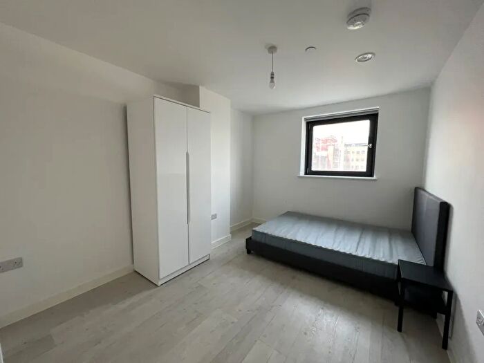 2 Bedroom Flat To Rent In Furness Quay, Salford, M50
