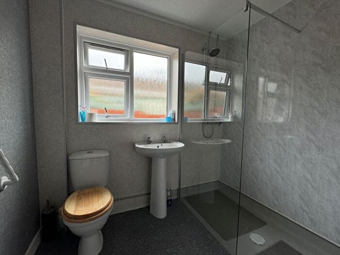 2 Bedroom Detached Bungalow For Sale In Derlyn Park, Tycroes, Ammanford, Carmarthenshire., SA18