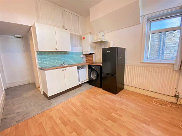 Studio To Rent In Craven Avenue, London, W5