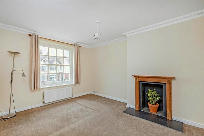 1 Bedroom Flat To Rent In Cedar Court, East Sheen, SW14