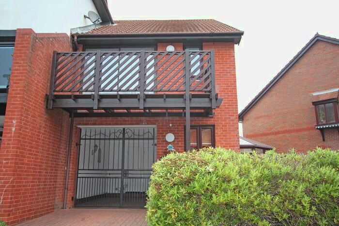 3 Bedroom Town House To Rent In Carbis Close, Port Solent, Portsmouth, PO6