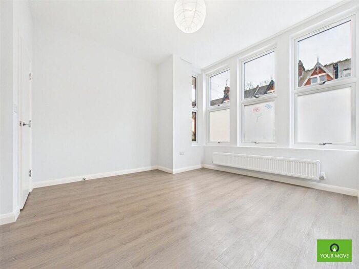 3 Bedroom Flat To Rent In York Road, Southend-on-Sea, Essex, SS1