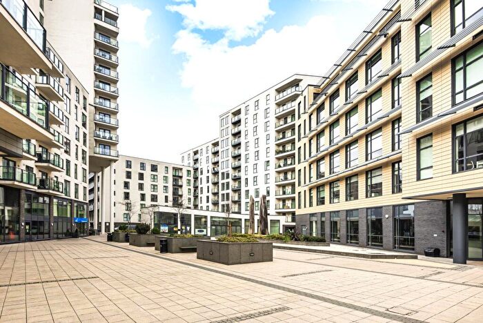 2 Bedroom Flat For Sale In Guildford Road, Woking, Surrey, GU22