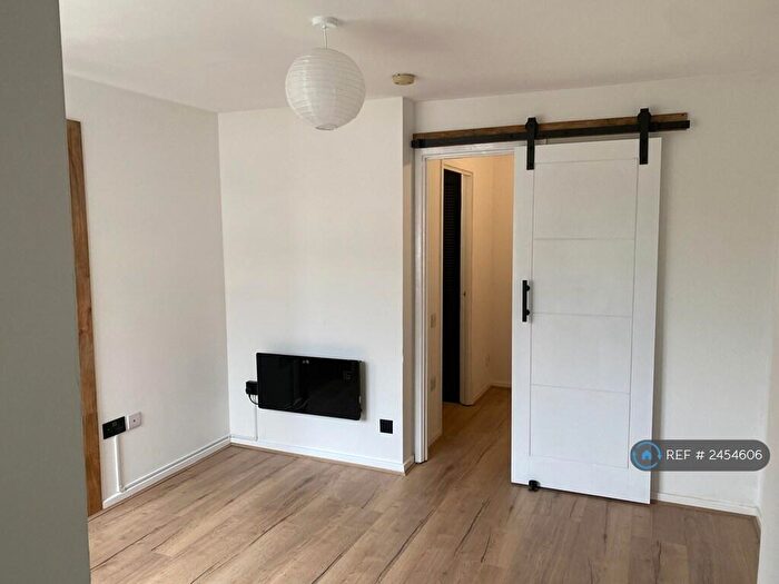 1 Bedroom Flat To Rent In Ellan Hay Road, Bradley Stoke, Bristol, BS32