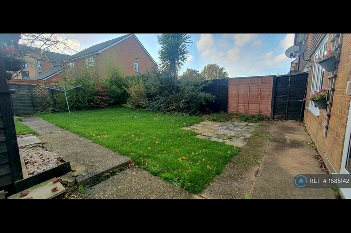 3 Bedroom Semi-Detached House To Rent In Scotts Farm Road, Epsom, KT19