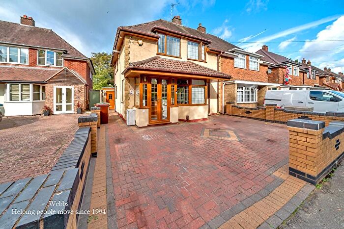 3 Bedroom Semi Detached House For Sale In Hawbush Road, Walsall, WS3