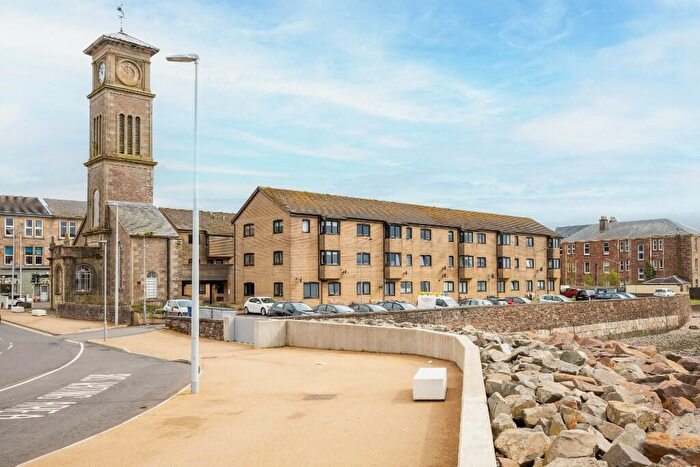 3 Bedroom Flat To Rent In East Clyde Street, Helensburgh, Dunbartonshire, G84