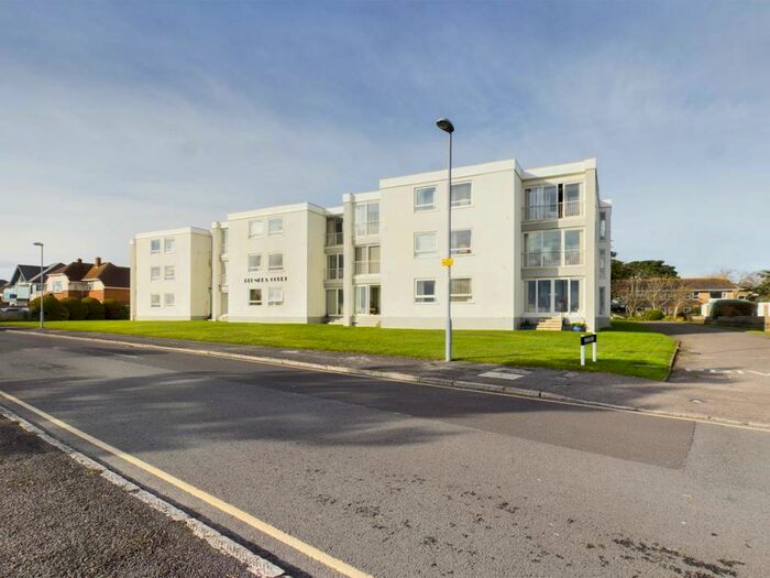 2 Bedroom Apartment To Rent In Wharncliffe Road, Highcliffe, Christchurch, BH23