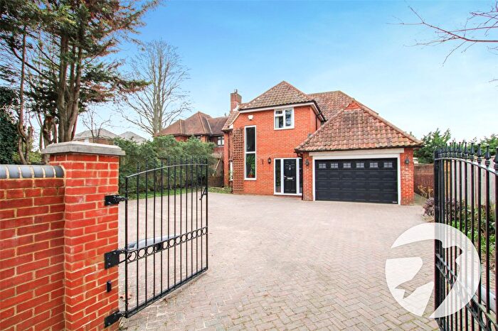 3 Bedroom Detached House For Sale In Bexley Road, Avery Hill, SE9