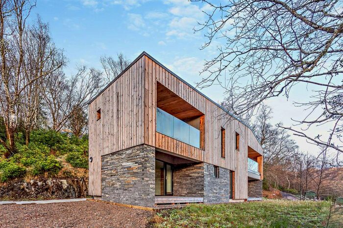 4 Bedroom Detached House For Sale In Glenfinnan, Highlands, PH37