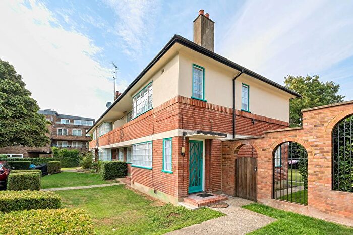 2 Bedroom Apartment To Rent In Glenhill Close, Finchley, N3