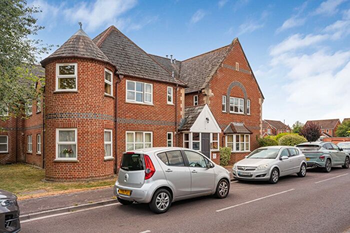 1 Bedroom Flat For Sale In Field Gardens, Steventon, Abingdon, Oxfordshire, OX13