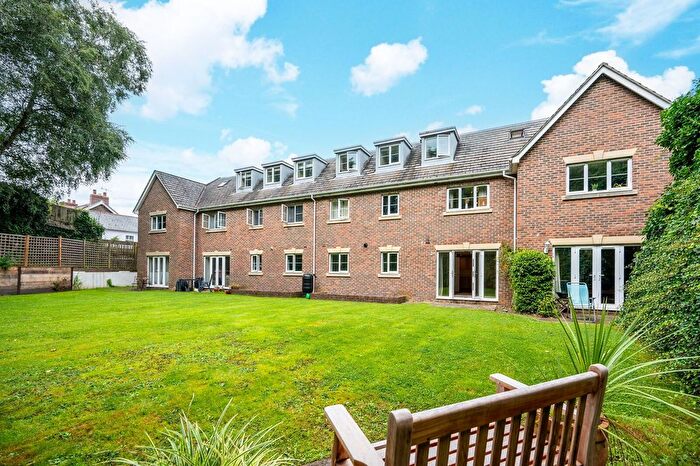 2 Bedroom Flat To Rent In Kings Road, Haslemere, Haslemere, GU27