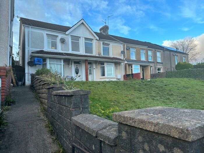 3 Bedroom House To Rent In Commercial Street, Ystalyfera, SA9