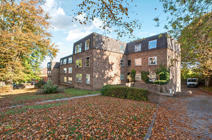 1 Bedroom Apartment For Sale In Chevremont, Jenner Road, Guildford, GU1