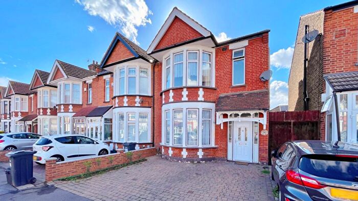 3 Bedroom End Of Terrace House For Sale In Cambridge Road, Seven Kings, IG3
