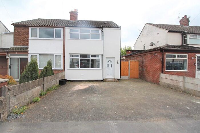 3 Bedroom Semi-Detached House To Rent In St. Davids Close, L35