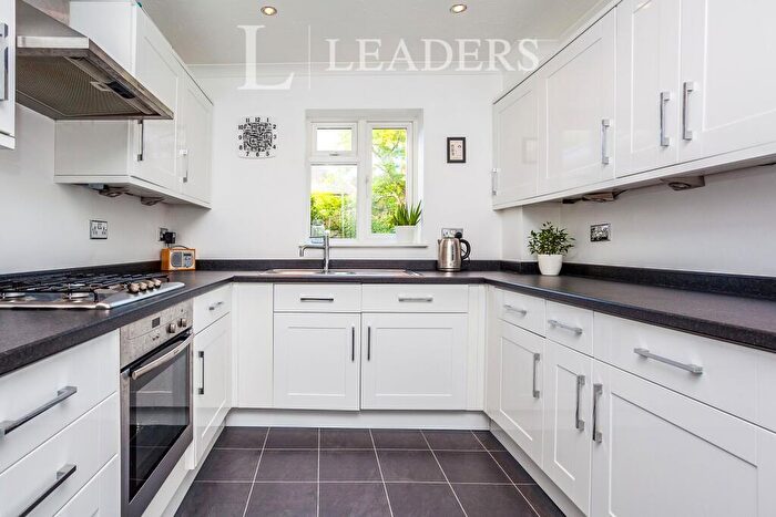 3 Bedroom Link Detached House To Rent In Aspen Way, Horsham, RH12