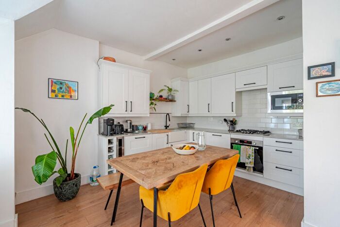 2 Bedroom Flat To Rent In Newlands Park, London, SE26