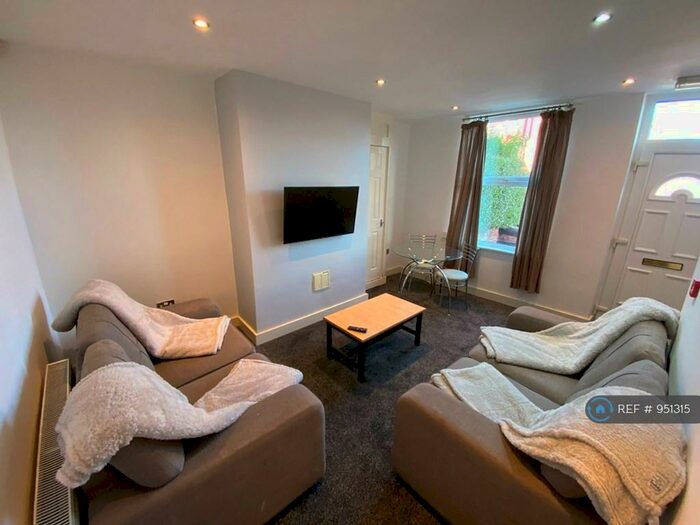 4 Bedroom Terraced House To Rent In Barnbrough Street, Leeds, LS4