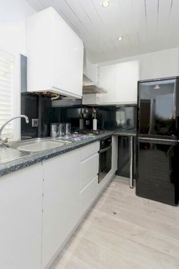 3 Bedroom Flat To Rent In Rosemount Place, Aberdeen, AB25