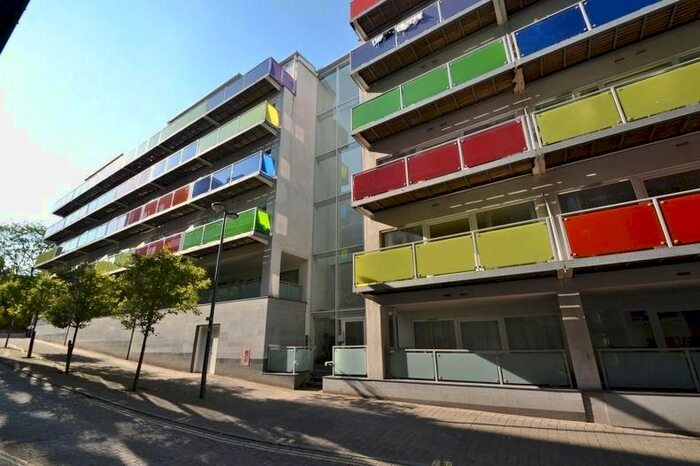 2 Bedroom Flat To Rent In Concord Street, Leeds, LS2