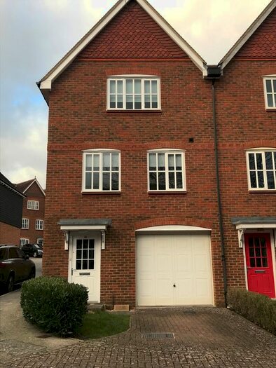 3 Bedroom Town House To Rent In Weavers Mead, Bolnore Village, Haywards Heath, RH16