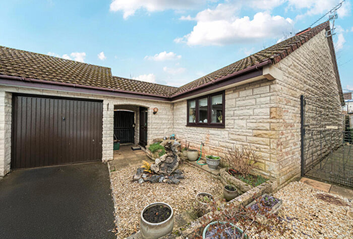 3 Bedroom Bungalow For Sale In Sunridge Close, Midsomer Norton, Radstock, Somerset, BA3