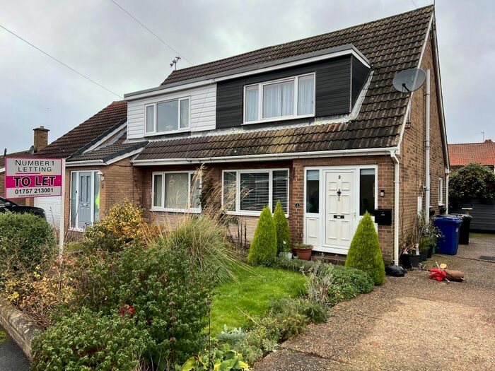 3 Bedroom Bungalow To Rent In Derwent Drive, Barlby, YO8