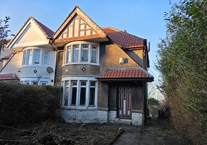 3 Bedroom Semi Detached House For Sale In Windermere Road, Bradford, West Yorkshire, BD7