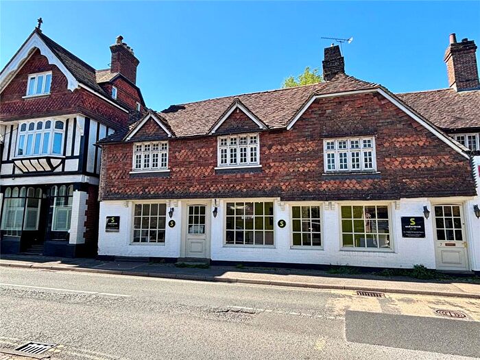 2 Bedroom Flat For Sale In Petworth Road, Haslemere, Surrey, GU27