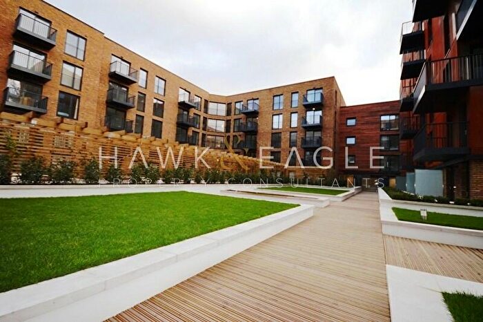 2 Bedroom Flat To Rent In Whiting Way, London, Greater London., SE16