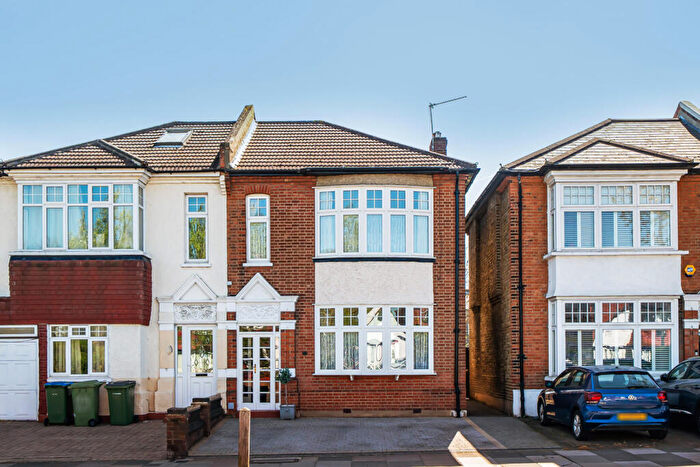 3 Bedroom Semi Detached House For Sale In Southwood Road, London, SE9