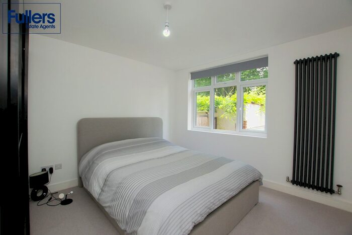 2 Bedroom Maisonette To Rent In Deepdene Court, London, N21