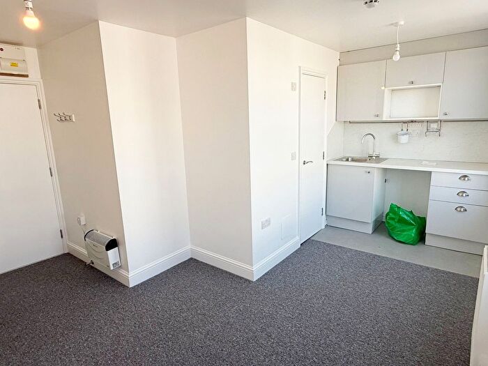 Studio To Rent In Chatsworth Road, Hackney, E5