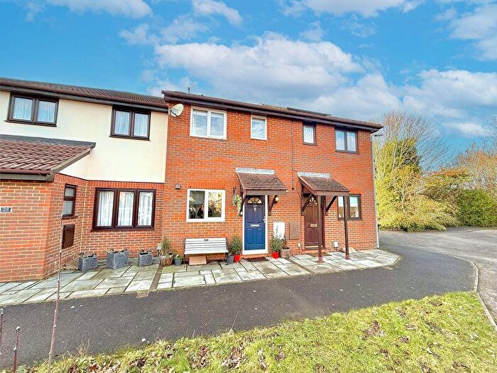2 Bedroom Terraced House For Sale In Readers Close, Dunstable, LU6