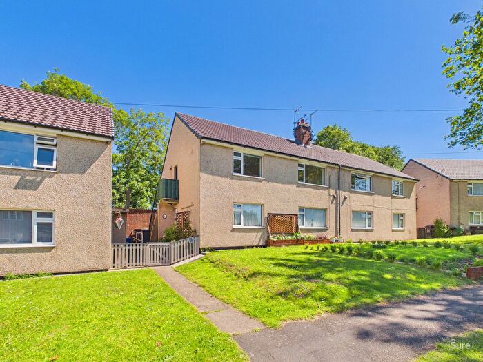 2 Bedroom Flat To Rent In Mead Crescent, Burton-On-Trent, DE15