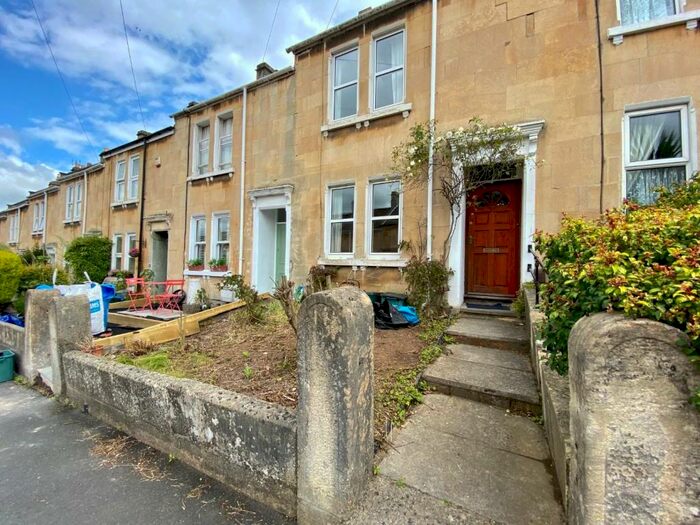 4 Bedroom House To Rent In West Avenue, BA2