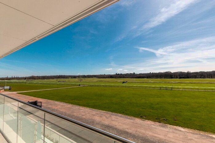 2 Bedroom Flat To Rent In Kingman Way, Racecourse, Newbury, RG14