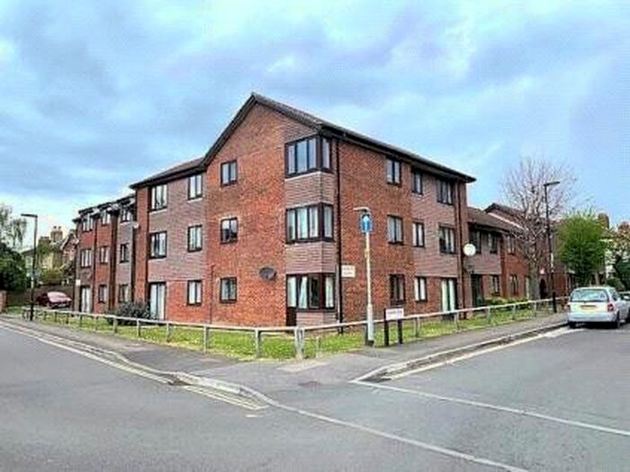 1 Bedroom Flat To Rent In Almond Road, Southampton, Hampshire, SO15