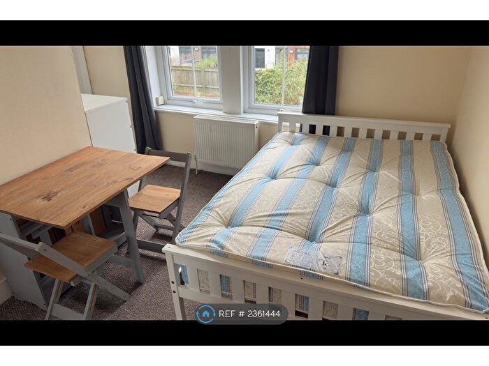 Studio To Rent In Finchley Road, London, NW11