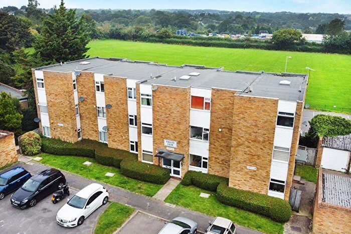 2 Bedroom Flat For Sale In Valley View, Goffs Oak, EN7