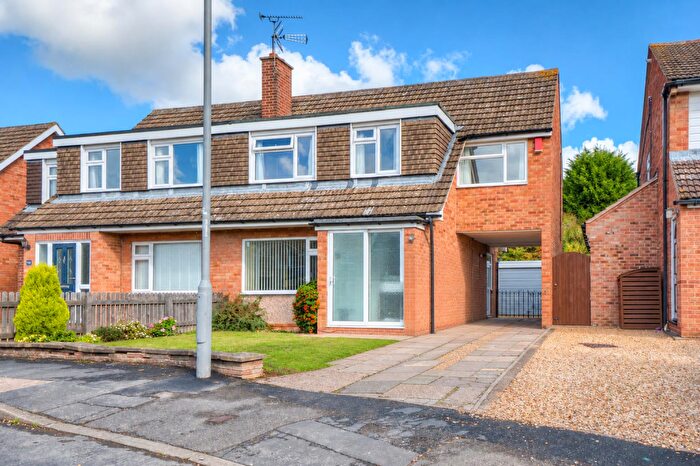 4 Bedroom Semi-Detached House For Sale In Mount Pleasant, Keyworth, Nottingham, NG12