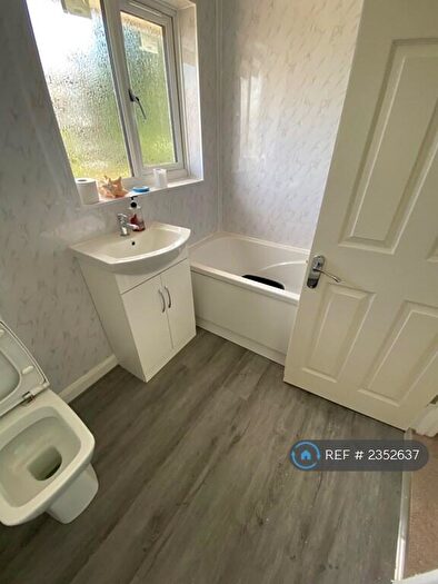 3 Bedroom End Of Terrace House To Rent In Lodge Lane, New Addington, Croydon, CR0