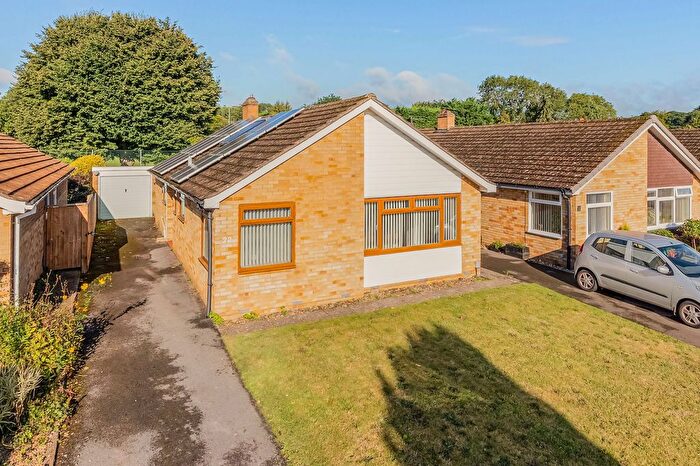 3 Bedroom Detached Bungalow For Sale In Links Road, Kennington, OX1