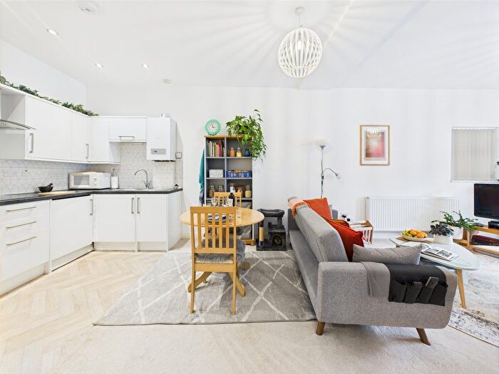 2 Bedroom Flat For Sale In Kew Road, Weston-Super-Mare, BS23