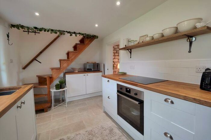 2 Bedroom Cottage For Sale In Dolphinholme, Lancaster, LA2