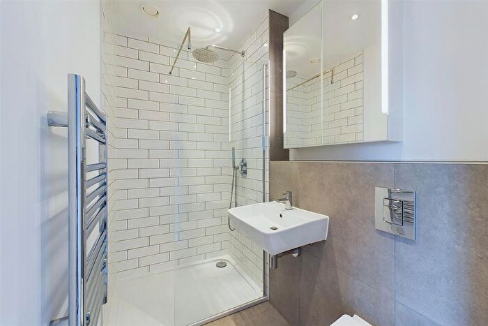 1 Bedroom Flat To Rent In Park View, London, TW8