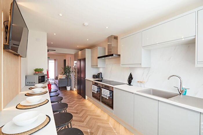 6 Bedroom Semi-Detached House To Rent In Friends Road, Norwich, NR5